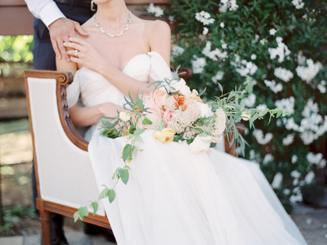 40 элегантных свадебных платьев со спущенными бретелями 