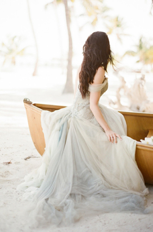 40 элегантных свадебных платьев со спущенными бретелями 