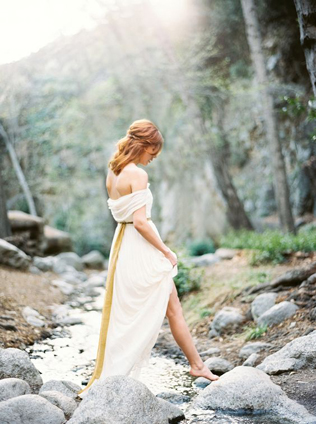 40 элегантных свадебных платьев со спущенными бретелями 