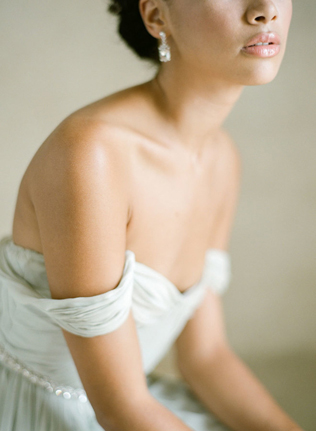 40 элегантных свадебных платьев со спущенными бретелями 