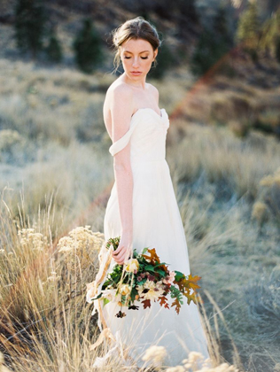 40 элегантных свадебных платьев со спущенными бретелями 