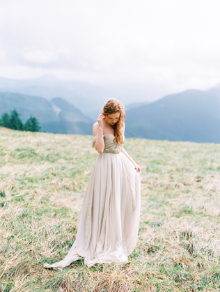 40 элегантных свадебных платьев со спущенными бретелями 