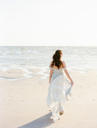 40 элегантных свадебных платьев со спущенными бретелями 