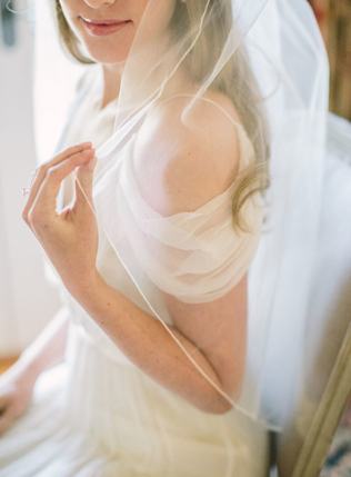 40 элегантных свадебных платьев со спущенными бретелями 