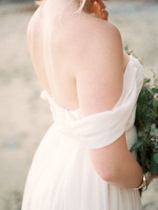 40 элегантных свадебных платьев со спущенными бретелями 