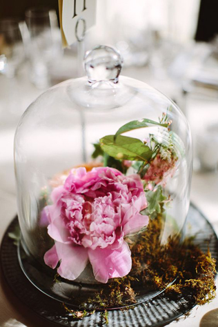 Свадьба в деталях: стеклянный колпак-клош 