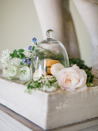 Свадьба в деталях: стеклянный колпак-клош 