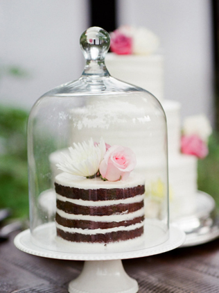 Свадьба в деталях: стеклянный колпак-клош 