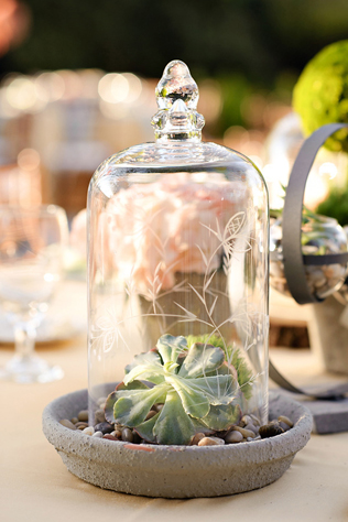 Свадьба в деталях: стеклянный колпак-клош 