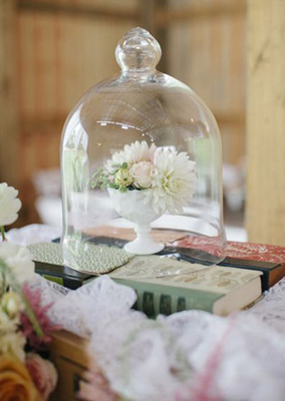Свадьба в деталях: стеклянный колпак-клош 
