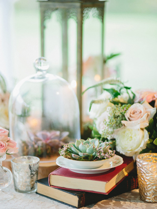 Свадьба в деталях: стеклянный колпак-клош 