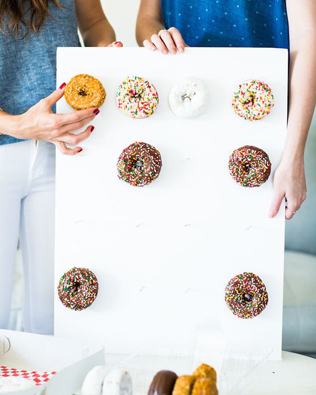 Стена из пончиков: 30 лучших идей для свадьбы 