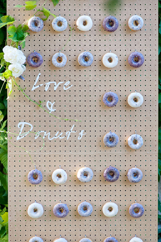 Стена из пончиков: 30 лучших идей для свадьбы 