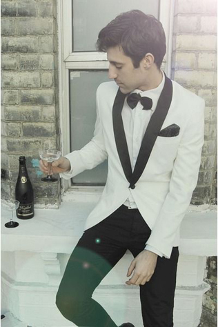 черно-белый смокинг жениха