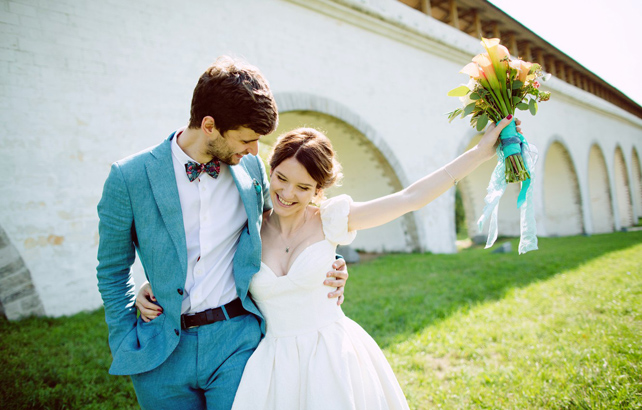 голубой костюм жениха 