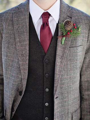 серый клетчатый пиджак жениха 
