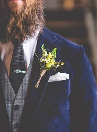 синий бархатный пиджак жениха 