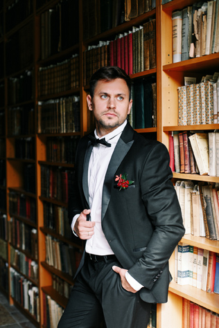 черный костюм жениха, фотограф КСЕНИЯ ДЕЙЧ 