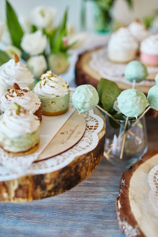 Свадьба для двоих в кафе, сладкий стол