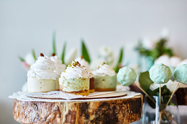 Свадьба для двоих в кафе, сладкий стол