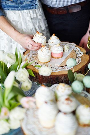 Свадьба для двоих в кафе, сладости