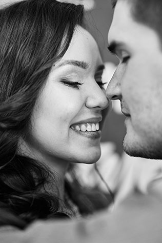 Свадьба для двоих в кафе, макияж невесты