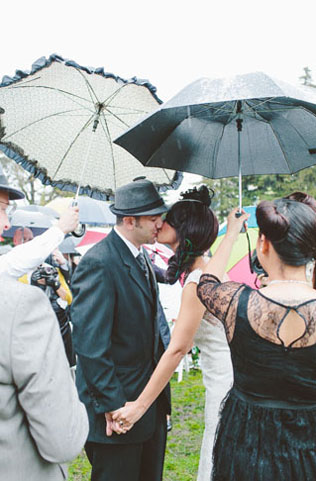 Романтика: свадьба под дождем 