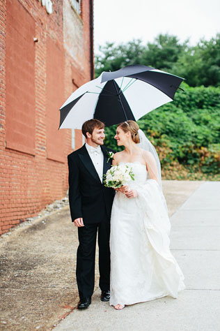Романтика: свадьба под дождем 