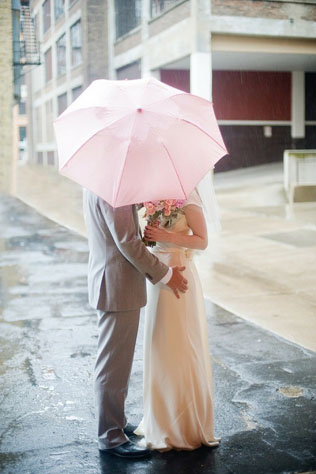 Романтика: свадьба под дождем 