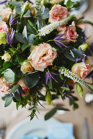 Элегантная свадьба в пыльно-голубом цвете, флористика