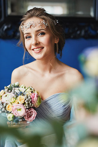 Элегантная свадьба в пыльно-голубом цвете, образ невесты