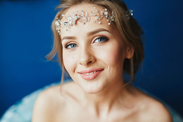 Элегантная свадьба в пыльно-голубом цвете, макияж невесты