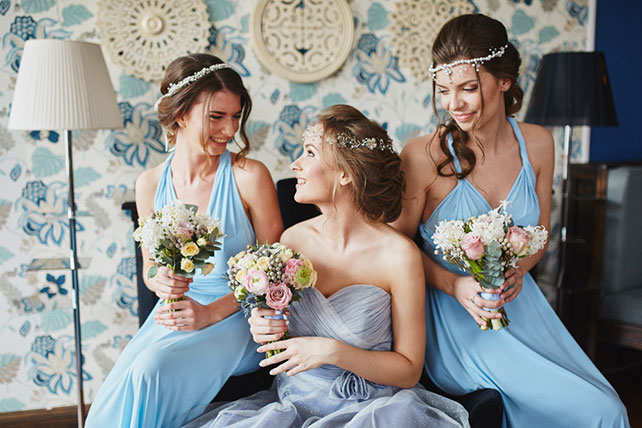 Элегантная свадьба в пыльно-голубом цвете, невеста с подружками