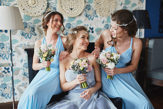Элегантная свадьба в пыльно-голубом цвете, невеста с подружками