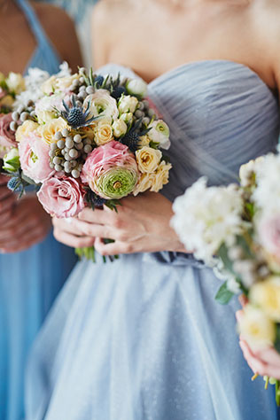 Элегантная свадьба в пыльно-голубом цвете, букет невесты