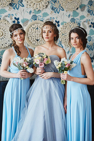 Элегантная свадьба в пыльно-голубом цвете, невеста с подружками
