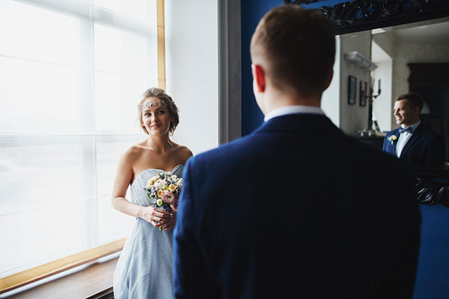 Элегантная свадьба в пыльно-голубом цвете, жених и невеста