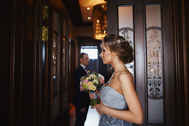 Элегантная свадьба в пыльно-голубом цвете, жених и невеста