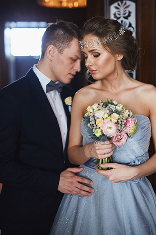 Элегантная свадьба в пыльно-голубом цвете, жених и невеста