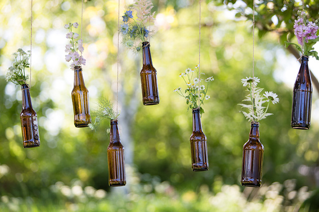 свадьба в стиле 1940-х годов, бутылки в декоре 