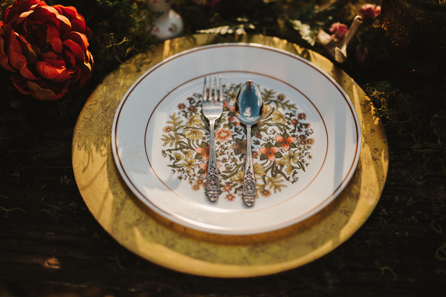 свадьба в стиле 1970-х годов, сервировка стола 