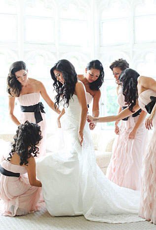 свадьба в стиле Шанель, невеста с подружками