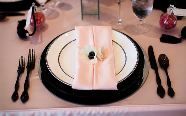 свадьба в стиле Шанель, декор стола