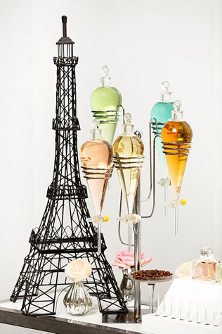 свадьба в стиле Шанель, бар с напитками