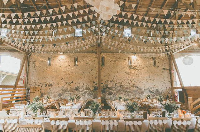 Изысканная простота: свадьба в стиле лофт, декор банкетного зала