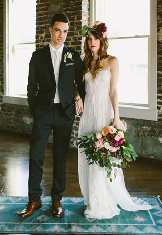 Изысканная простота: свадьба в стиле лофт, жених и невеста