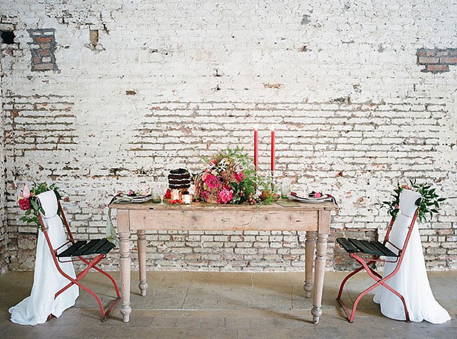 Изысканная простота: свадьба в стиле лофт, сервировка стола