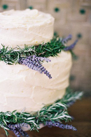 свадьба в стиле прованс, лаванда в декоре торта