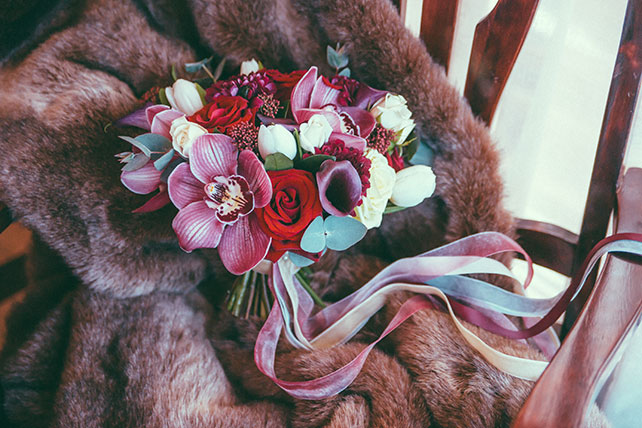 зима, букет невесты, ленты