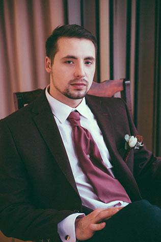 зима, образ жениха, бордовый галстук